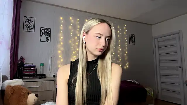 LatashiaOrcutt online show from 01/06/26, 12:42