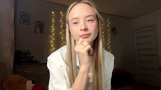 LatashiaOrcutt online show from 01/15/26, 04:32