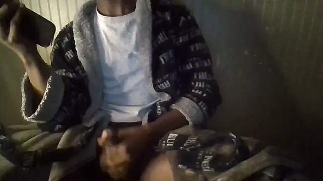 Snapshot of Quuwavve chatting on 02/08/26, 10:57 Quuwavve online show from 02/08/26, 10:57