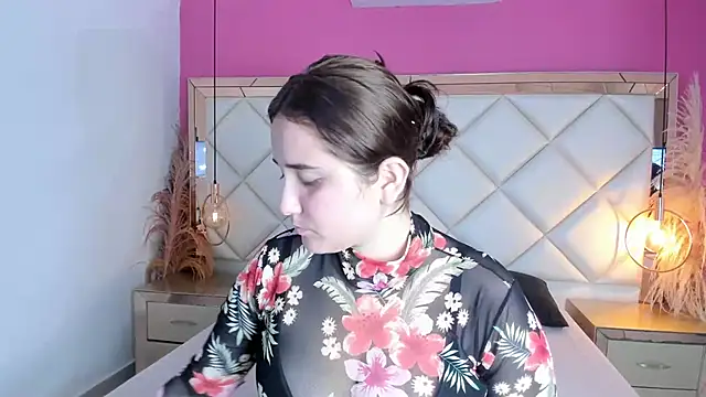 Snapshot of NikollHills chatting on 01/08/26, 05:41 NikollHills online show from 01/08/26, 05:41