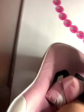 Snapshot of DulcePiink chatting on 03/03/26, 07:54 DulcePiink online show from 03/03/26, 07:54