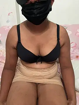 Snapshot of J-hens90 chatting on 06/30/26, 05:02 J-hens90 online show from 06/30/26, 05:02