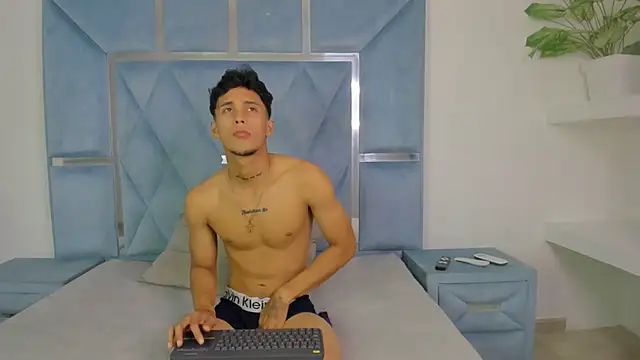 Snapshot of aishaxht chatting on 05/27/26, 04:20 aishaxht online show from 05/27/26, 04:20
