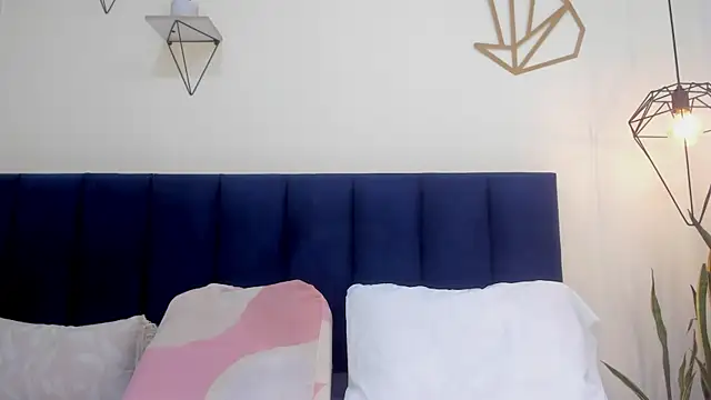 mayaevansmg online show from 04/01/26, 12:17