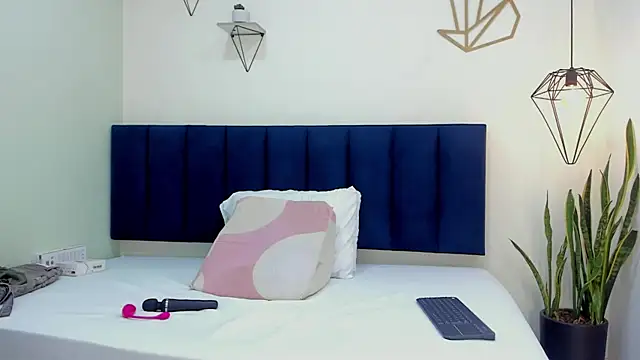 mayaevansmg online show from 02/20/26, 12:18