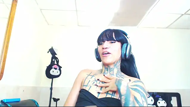 Snapshot of jazmin_wolf chatting on 05/07/26, 03:04 jazmin wolf online show from 05/07/26, 03:04