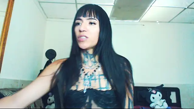 Snapshot of jazmin_wolf chatting on 06/20/26, 04:56 jazmin wolf online show from 06/20/26, 04:56