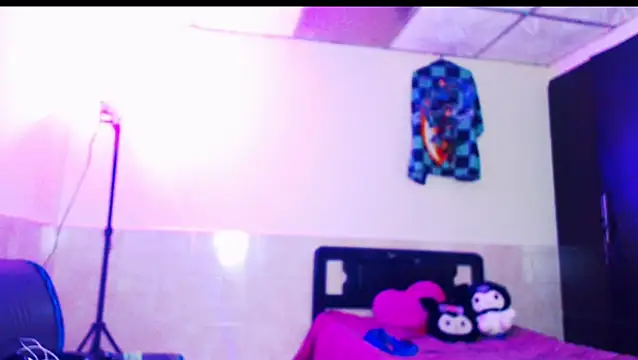 Snapshot of jazmin_wolf chatting on 02/19/26, 12:02 jazmin wolf online show from 02/19/26, 12:02