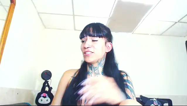 Snapshot of jazmin_wolf chatting on 05/20/26, 05:10 jazmin wolf online show from 05/20/26, 05:10