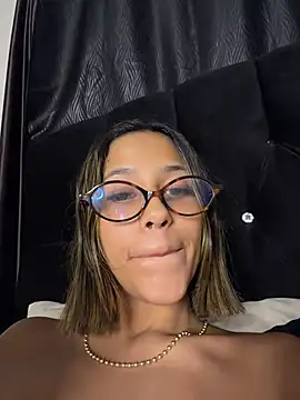 vicky bass  online show from 06/19/26, 03:01