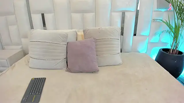 iim Cloe online show from 03/20/26, 08:43