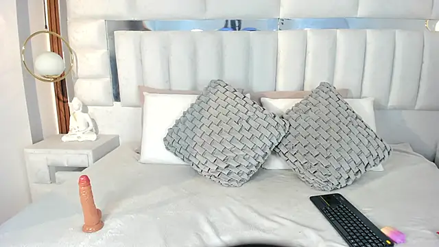 iim Cloe online show from 03/06/26, 08:26