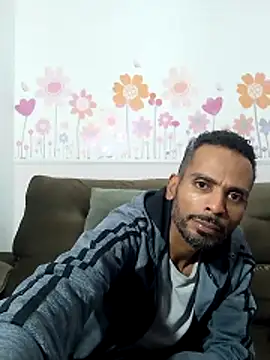 Snapshot of moreno_alpha_br chatting on 05/31/26, 01:00 moreno alpha br online show from 05/31/26, 01:00