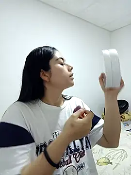 Snapshot of SweetAlbedo chatting on 02/07/26, 12:18 SweetAlbedo online show from 02/07/26, 12:18