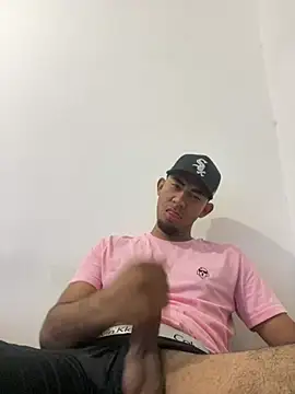 Snapshot of youngalexofficial chatting on 02/06/26, 01:01 youngalexofficial online show from 02/06/26, 01:01