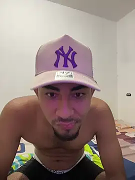 Snapshot of youngalexofficial chatting on 01/19/26, 12:36 youngalexofficial online show from 01/19/26, 12:36