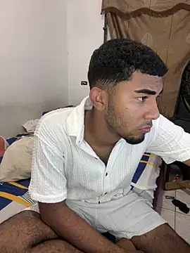 Snapshot of youngalexofficial chatting on 02/22/26, 11:39 youngalexofficial online show from 02/22/26, 11:39