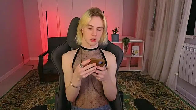 lucidangelok1 online show from 05/05/26, 01:14