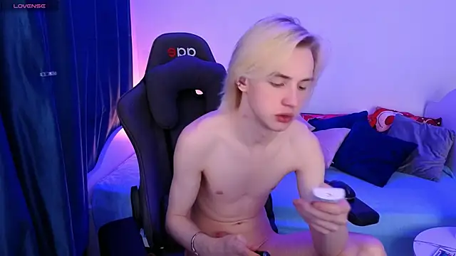 lucidangelok1 online show from 04/15/26, 08:09