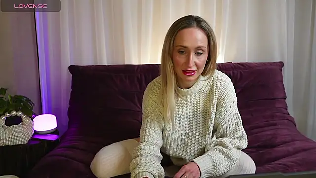 Emely Moon online show from 01/18/26, 10:35