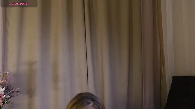 Emely Moon online show from 04/03/26, 06:36