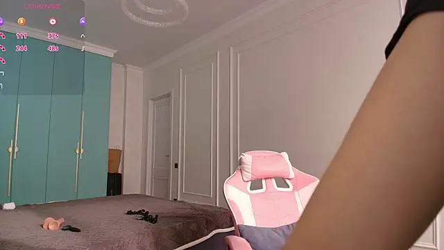 Aiko mainee online show from 04/16/26, 03:07