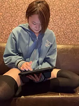 Snapshot of pon05240 chatting on 03/24/26, 04:56 pon05240 online show from 03/24/26, 04:56