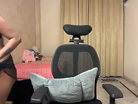 Snapshot of Aarzzoo chatting on 05/07/26, 09:01 Aarzzoo online show from 05/07/26, 09:01