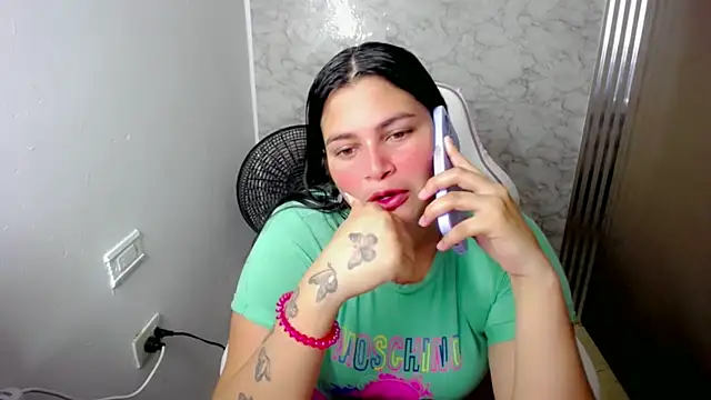 Snapshot of Scarleta01 chatting on 01/14/26, 12:53 Scarleta01 online show from 01/14/26, 12:53