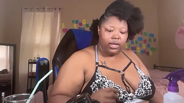 Chocolatebunnyxx96 online show from 06/06/26, 04:45