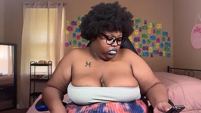 Chocolatebunnyxx96 online show from 07/10/26, 07:25