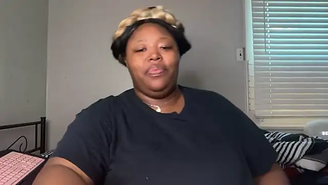 Chocolatebunnyxx96 online show from 04/03/26, 12:22