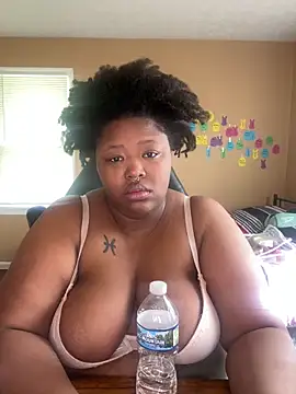 Chocolatebunnyxx96 online show from 05/06/26, 03:16