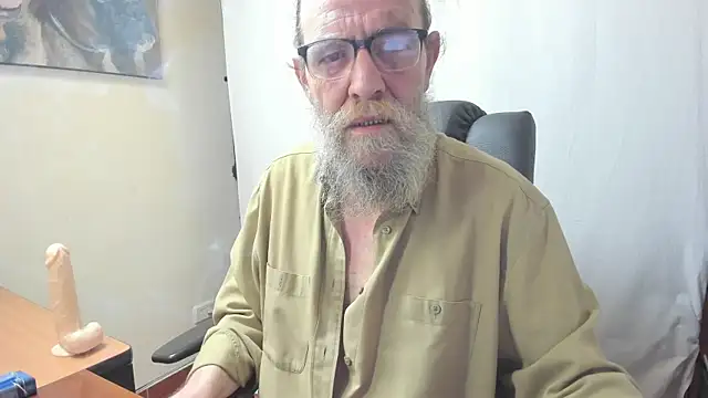Snapshot of Uncle_Hottie chatting on 03/01/26, 06:41 Uncle Hottie online show from 03/01/26, 06:41