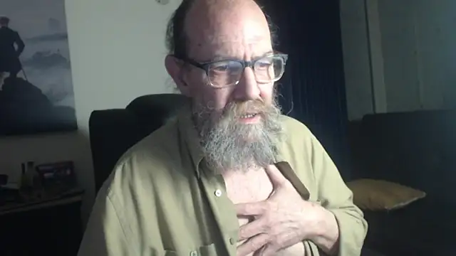 Snapshot of Uncle_Hottie chatting on 07/14/26, 02:05 Uncle Hottie online show from 07/14/26, 02:05