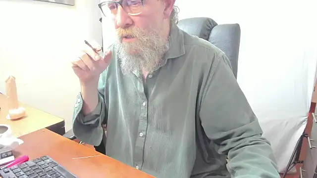 Snapshot of Uncle_Hottie chatting on 02/15/26, 07:57 Uncle Hottie online show from 02/15/26, 07:57