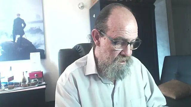 Snapshot of Uncle_Hottie chatting on 07/10/26, 03:12 Uncle Hottie online show from 07/10/26, 03:12