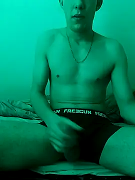 Snapshot of Anuslarge chatting on 01/13/26, 02:37 Anuslarge online show from 01/13/26, 02:37