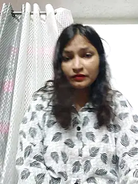 Snapshot of Priyaa_1433 chatting on 06/19/26, 02:45 Priyaa 1433 online show from 06/19/26, 02:45