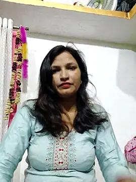 Snapshot of Priyaa_1433 chatting on 06/18/26, 04:55 Priyaa 1433 online show from 06/18/26, 04:55