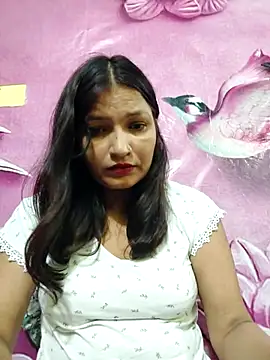 Snapshot of Priyaa_1433 chatting on 07/08/26, 01:12 Priyaa 1433 online show from 07/08/26, 01:12