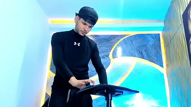 Lucas hot 20 online show from 02/12/26, 01:33