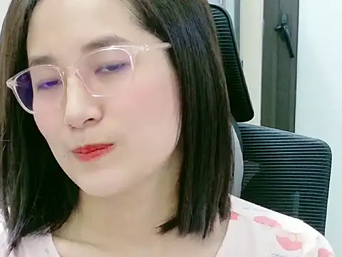 Snapshot of Shulee- chatting on 04/21/26, 02:47 Shulee- online show from 04/21/26, 02:47