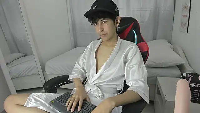 julian xx online show from 03/24/26, 07:03