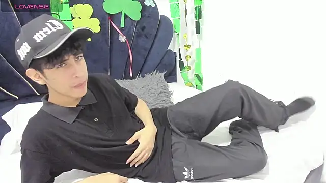 Snapshot of julian_xx chatting on 03/03/26, 09:00 julian xx online show from 03/03/26, 09:00