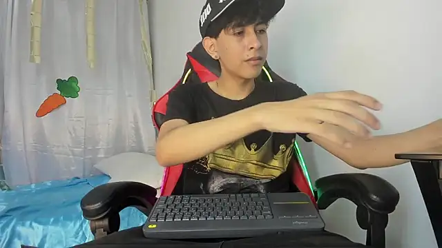 julian xx online show from 04/15/26, 07:07