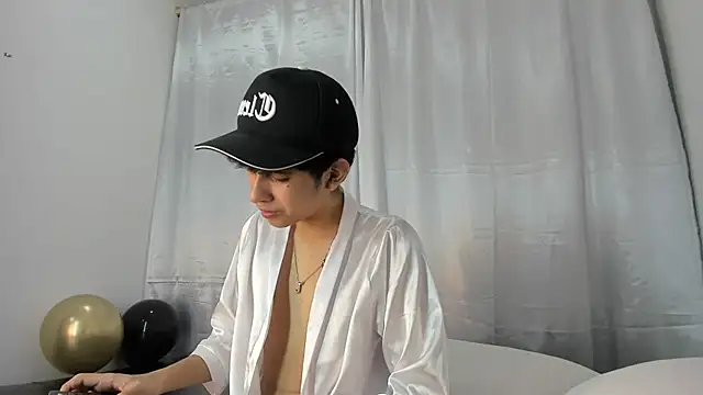 julian xx online show from 05/18/26, 06:56