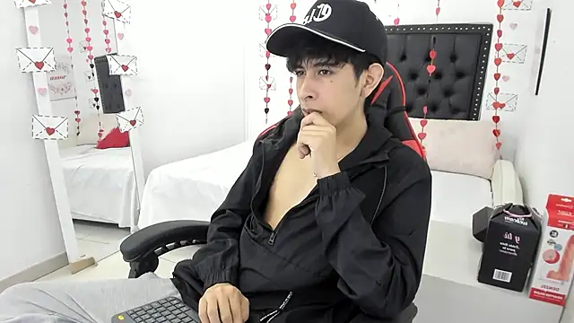 Snapshot of julian_xx chatting on 02/24/26, 08:10 julian xx online show from 02/24/26, 08:10