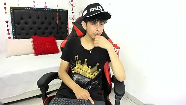 Snapshot of julian_xx chatting on 02/21/26, 10:23 julian xx online show from 02/21/26, 10:23