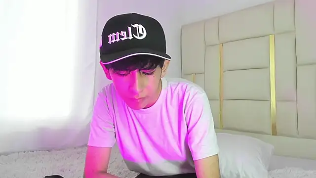 julian xx online show from 06/02/26, 07:47
